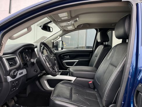 Used 2017 Nissan Titan PRO-4X w/ Pro-4x Convenience Package image 12