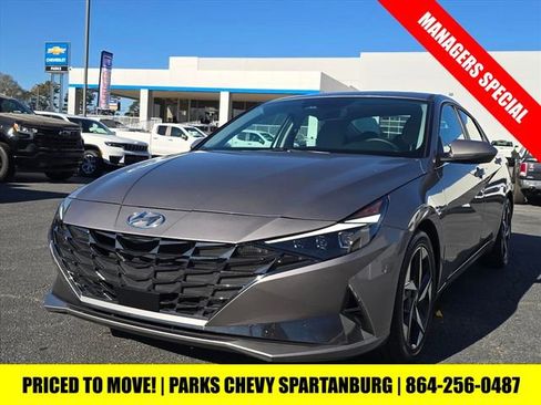 Used 2023 Hyundai Elantra Limited w/ Preferred Accessory Package image 10