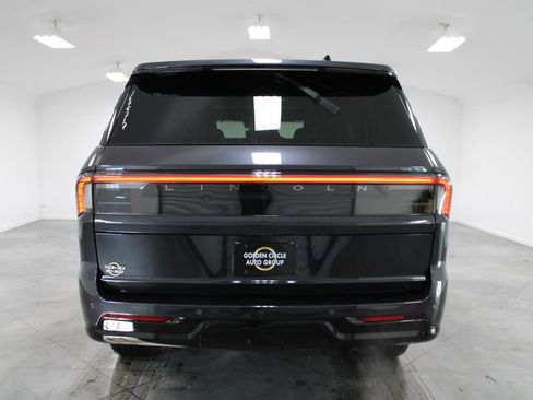 New 2026 Lincoln Navigator Reserve AWD/4WD image 7