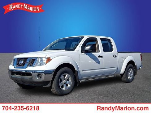 Used 2010 Nissan Frontier SE image 1