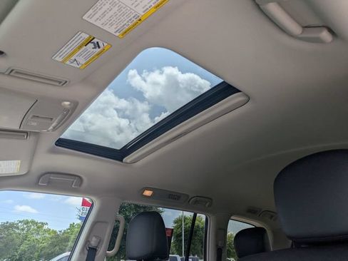Used 2024 Nissan Armada SL RWD image 18