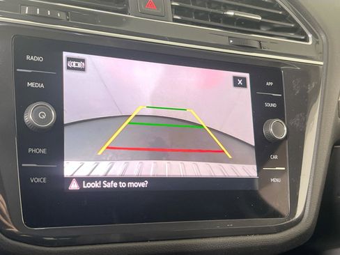 Used 2023 Volkswagen Tiguan SE AWD/4WD image 13