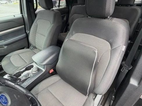 Used 2018 Ford Explorer XLT AWD/4WD image 4