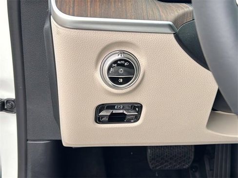 New 2025 Mercedes-Benz C 300 Sedan image 21