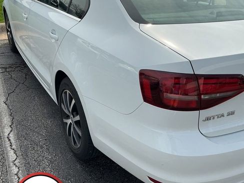 Used 2017 Volkswagen Jetta SE FWD image 4
