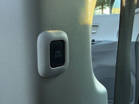 Used 2017 Toyota Sienna XLE Premium w/ Protection Package image 54