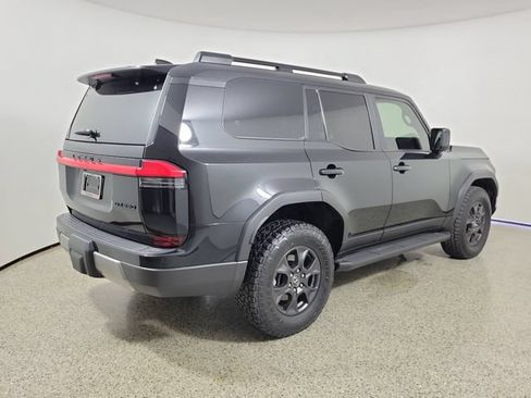 Used 2024 Lexus GX 550 AWD/4WD image 5