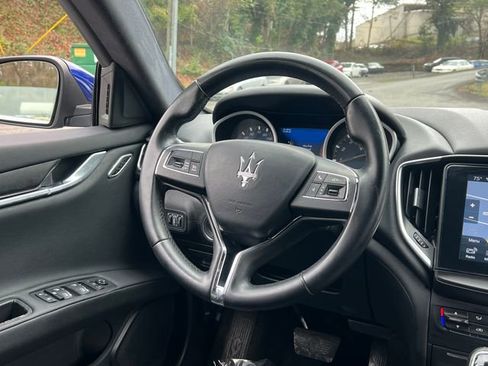 Used 2018 Maserati Ghibli GranSport image 19