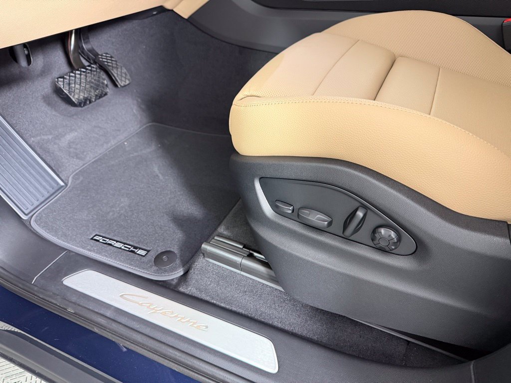 Certified 2026 Porsche Cayenne AWD/4WD image 22