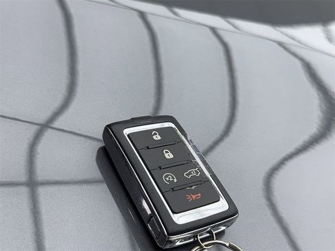 Used 2023 Jeep Grand Cherokee L Laredo image 64