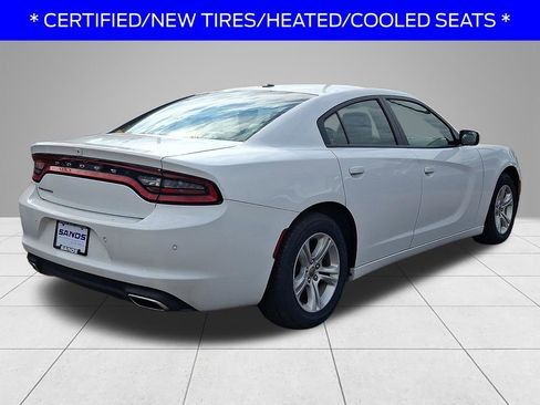 Used 2019 Dodge Charger SXT w/ Leather Interior Group RWD image 4