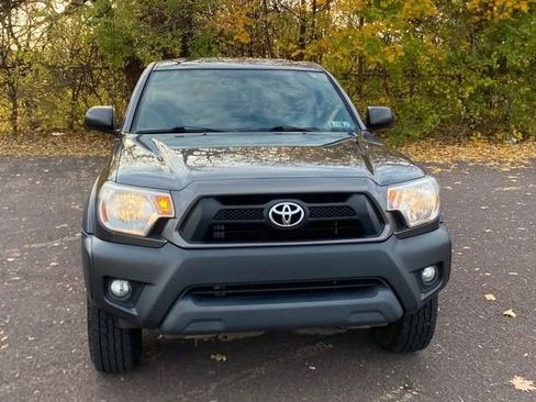 Used 2015 Toyota Tacoma 4x4 Double Cab image 2
