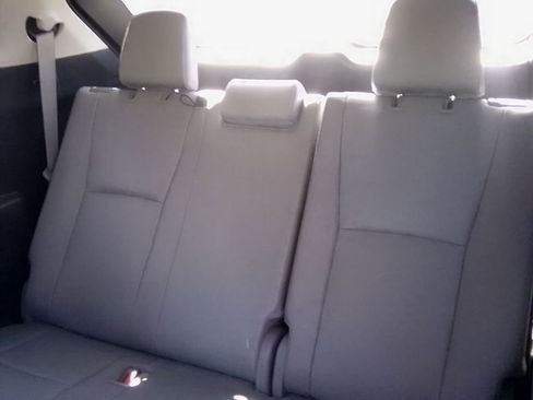 Used 2022 Toyota Highlander XLE image 16