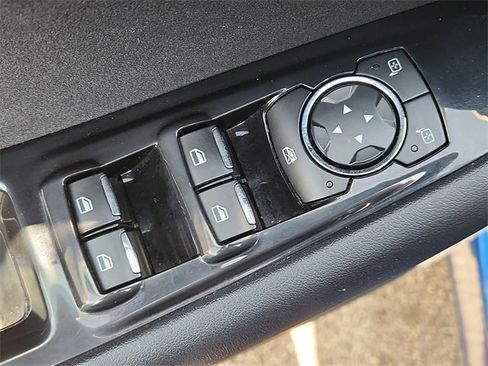 Used 2018 Ford Edge SEL image 22