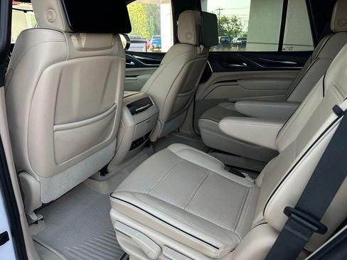 Used 2024 Cadillac Escalade Premium Luxury image 15