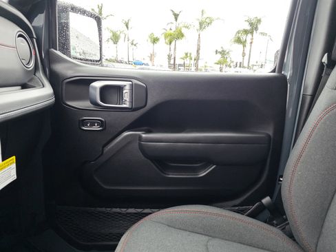 New 2026 Jeep Wrangler Unlimited Rubicon w/ Technology Group image 17