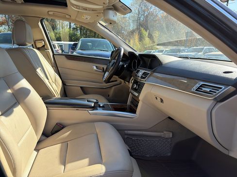 Used 2014 Mercedes-Benz E 350 4MATIC Sedan image 17