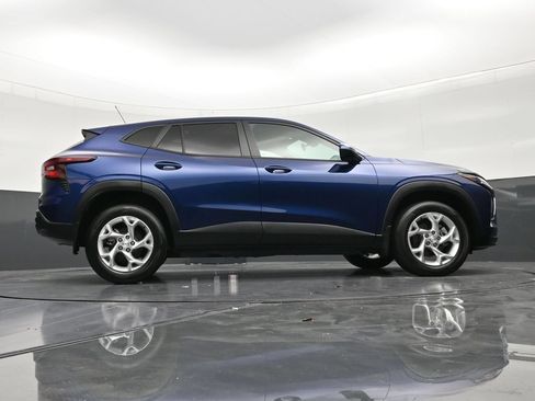 Used 2024 Chevrolet Trax LS w/ LS Convenience Package FWD image 25