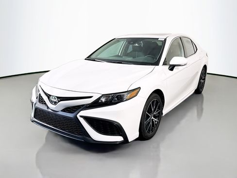 Used 2024 Toyota Camry SE w/ Convenience Package FWD image 4