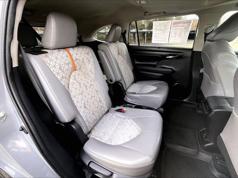 Used 2022 Toyota Highlander Bronze Edition image 26