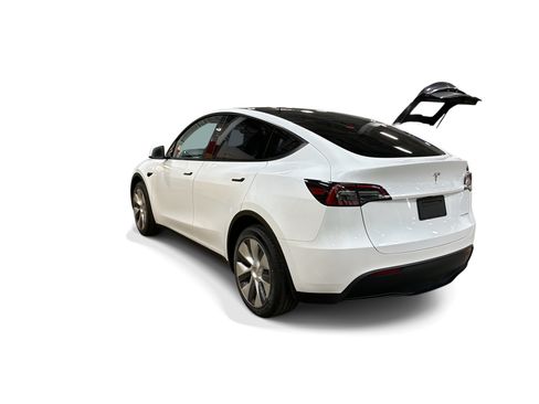 Certified 2023 Tesla Model Y Long Range AWD/4WD image 4