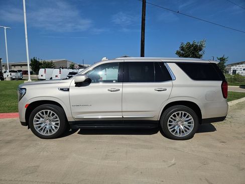 Used 2023 GMC Yukon Denali RWD image 4