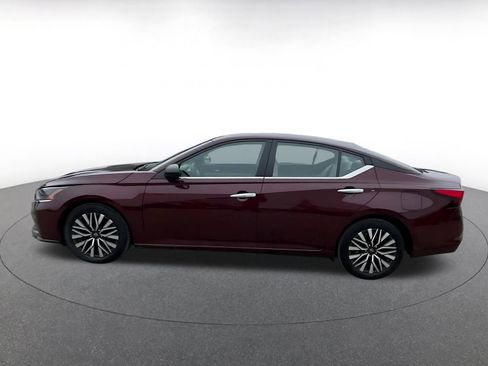 Used 2025 Nissan Altima 2.5 SV image 8