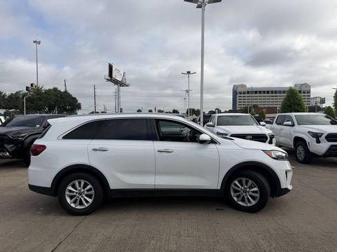 Used 2019 Kia Sorento FWD w/ LX Convenience Package image 4