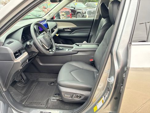 New 2026 Toyota Grand Highlander Limited image 15