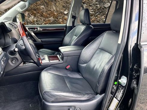 Used 2016 Lexus GX 460 w/ Premium Package AWD/4WD image 23