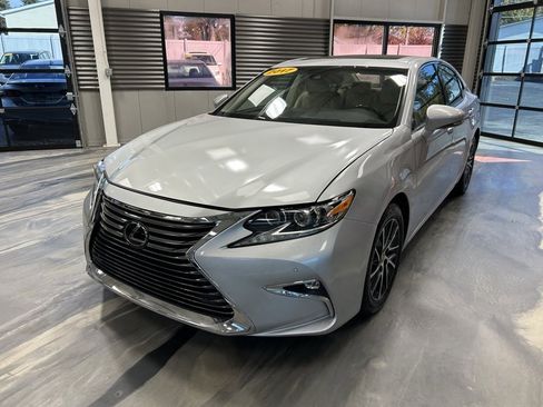 Used 2017 Lexus ES 350 350 w/ Luxury Package image 4