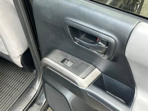 Used 2018 Toyota Tacoma SR5 AWD/4WD image 44