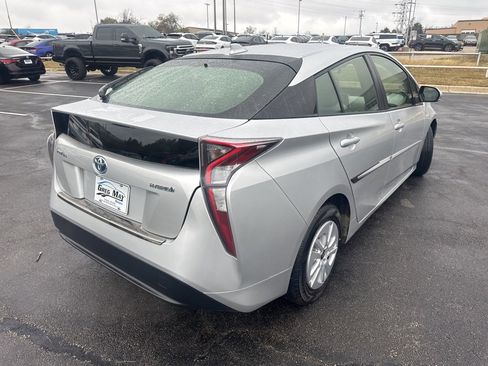 Used 2017 Toyota Prius Two image 3