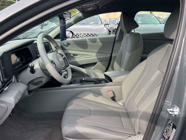 Certified 2025 Hyundai Elantra Sport FWD image 14