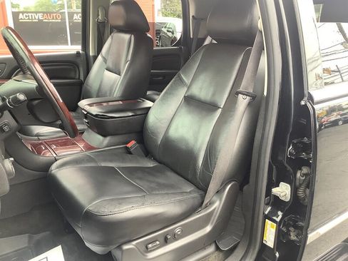 Used 2011 Cadillac Escalade Luxury AWD/4WD image 10