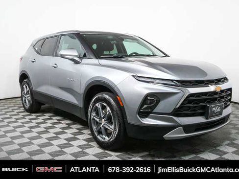 Used 2025 Chevrolet Blazer LT image 1
