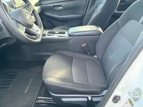 Used 2025 Nissan Sentra SV FWD image 9