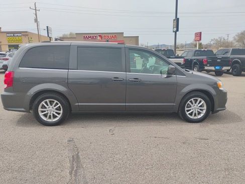 Used 2019 Dodge Grand Caravan SXT image 8