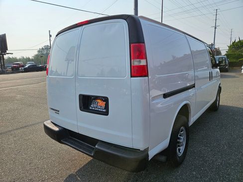 Used 2016 Chevrolet Express 2500 image 13