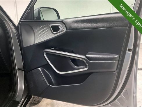 Used 2025 Kia Soul LX w/ LX Technology Package FWD image 22