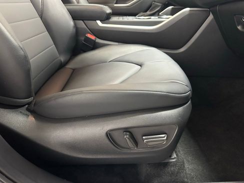 Used 2025 Toyota Highlander XLE image 66