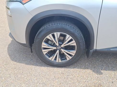 Certified 2021 Nissan Rogue SV FWD image 16