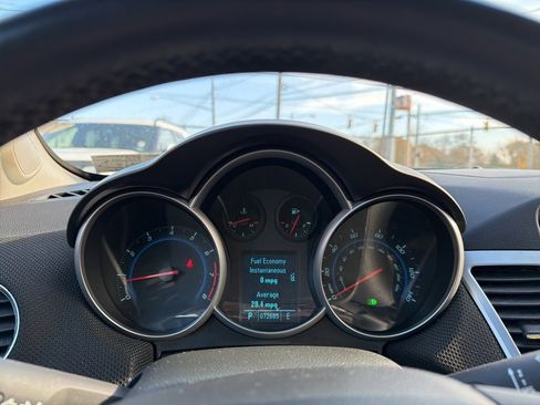 Used 2011 Chevrolet Cruze Eco image 28