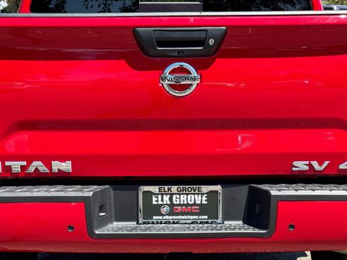 Used 2022 Nissan Titan SV image 46
