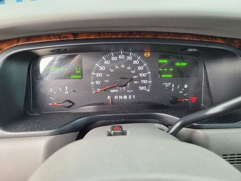 Used 2001 Lincoln Town Car Executive image 15