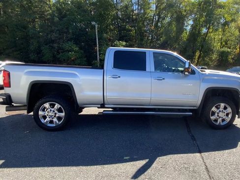 Certified 2019 GMC Sierra 2500 SLT w/ Duramax Plus Package image 10