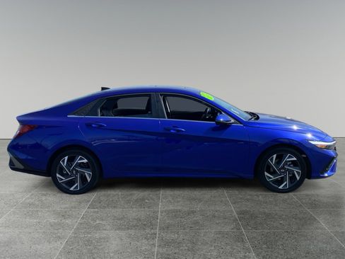 Used 2025 Hyundai Elantra Limited FWD image 6