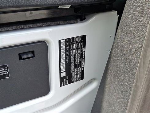 Used 2025 Mercedes-Benz Sprinter 2500 image 17