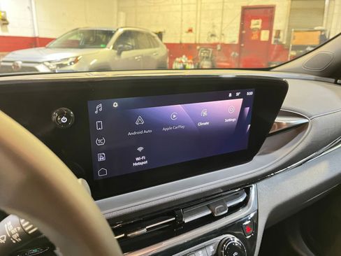 Used 2025 Buick Envista Sport Touring image 21