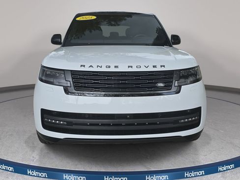 Used 2025 Land Rover Range Rover SE image 3